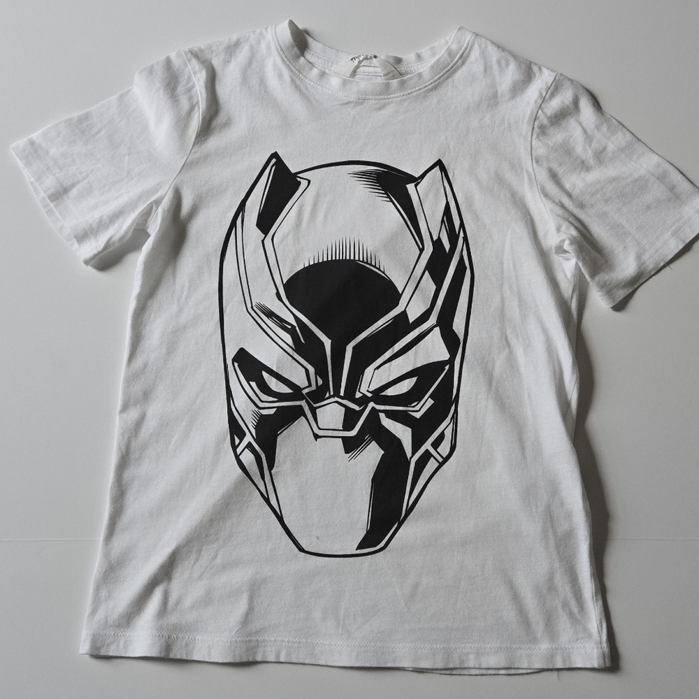 H&M and Marvel Collaboration/White T-Shirt‎ with Black Panther Graphic/Size 8/10